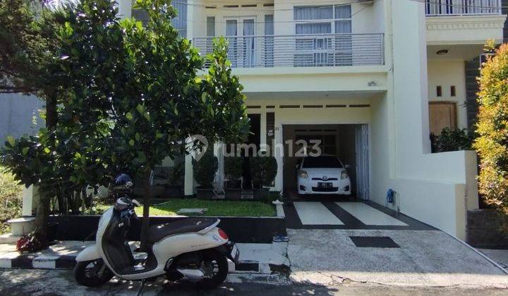 Rumah 2 Lantai Bagus Unfurnished SHM di Sarie Bunga Bakung, Bandung 1