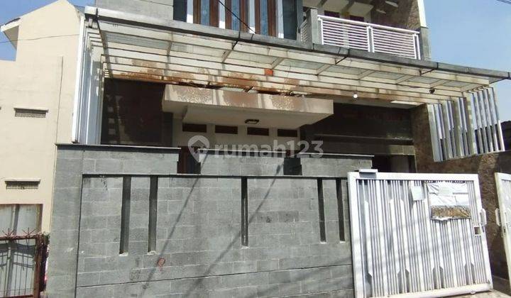 Rumah 2 Lantai Bagus Unfurnished SHM di Jl Sari Wates, Bandung 1