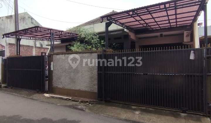 Rumah Bagus Semi Furnished SHM Jl Bulutangkis Arcamanik, Bandung