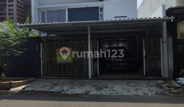 Two-Story House with Good SHM in West Golf Arcamanik Two-Story House with Good SHM in West Golf Arcamanik