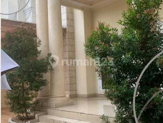 Luxurious House in Menteng Near MRT in Central Jakarta 2