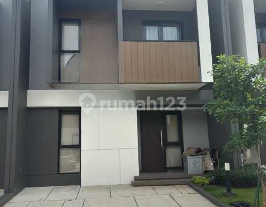 Disewakan Rumah Bagus & Siap Huni di Sumarecon Gading Bekasi, Harga Terbaik!