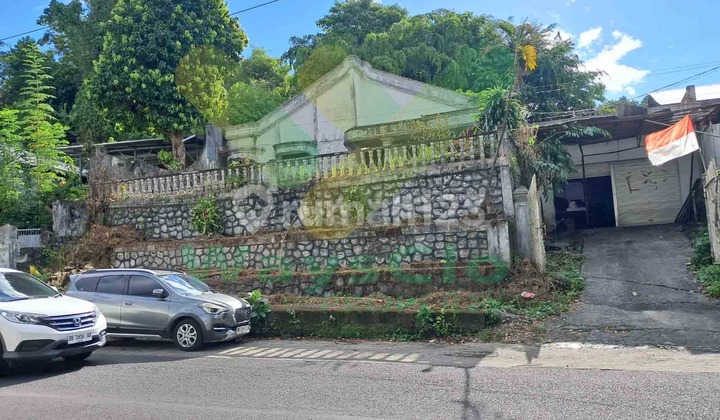 For Quick Sale: Attractive and Strategic House in Wanea Area, Very Affordable Price