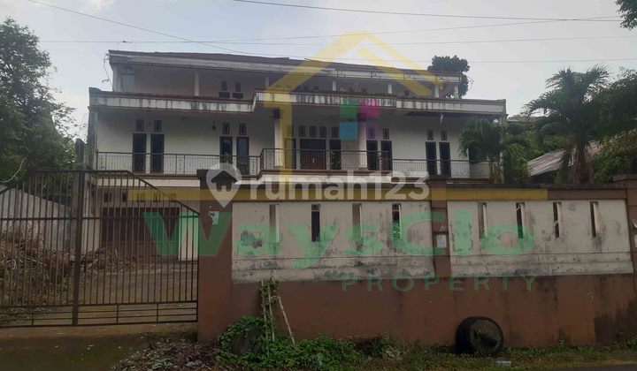 DIJUAL CEPAT RUMAH MENARIK TIGA LANTAI, BANTING HARGA SANGAT MURAH 2