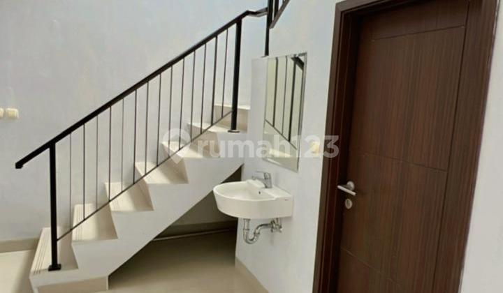 Disewakan Rumah Cantik Daerah Holland Village, Harga Sangat Murah 2