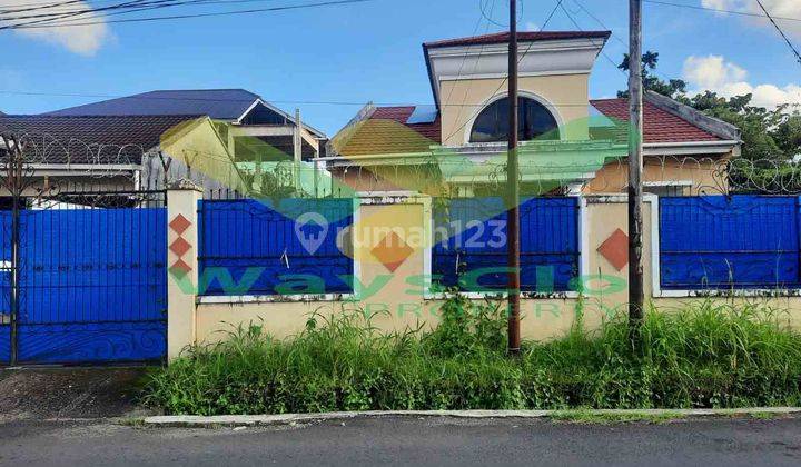 DISEWAKAN RUMAH CANTIK DENGAN HALAMAN PARKIR BISA 10 MOBIL, HARGA PALING MURAH 1