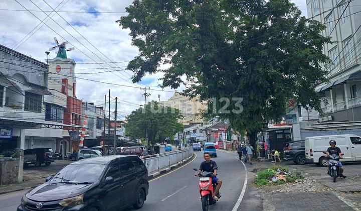 For Rent Beautiful and Attractive Shop House in Wanea Area, Very Affordable Price 2