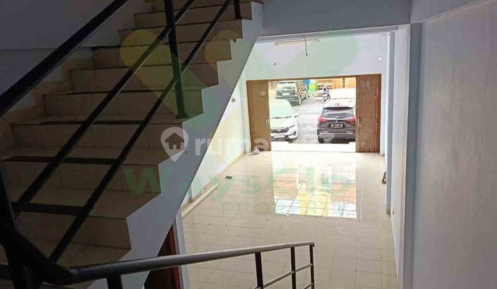 For Rent: Attractive and Strategic Shop House in Wenang Area, Very Affordable Price