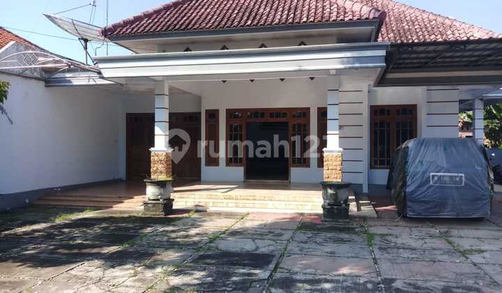 1-Storey House with Large Land in Peterongan, Easy Access from Jombang City Center 2