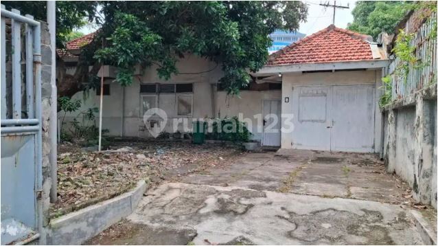 Rumah dengan Lokasi Premium Menghadap Taman Bungkul Surabaya 2