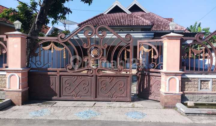 1-Storey House with Large Land in Peterongan, Easy Access from Jombang City Center