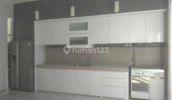 Rumah Sudah Renovasi Furnished SHM di Citraland Cirebon, Cirebon 2