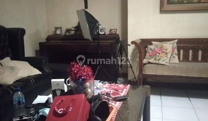 Di Jual Rumah Hook
Komplek Loka Indah
Kalibata, Pancoran
Jakarta Selatan 2