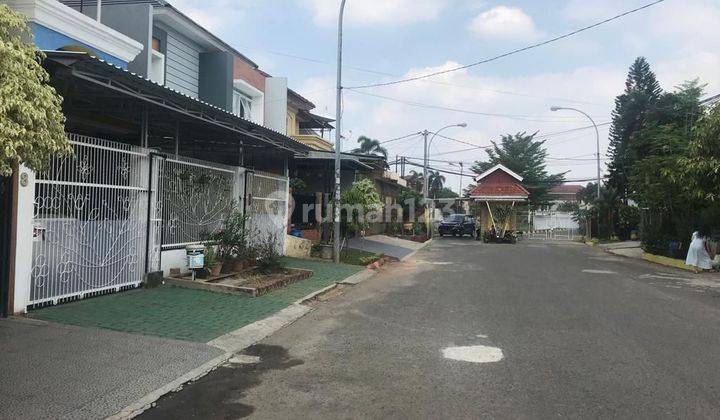 Dijual rumah 2½ lantai Taman Royal
Poris, Tangerang 2