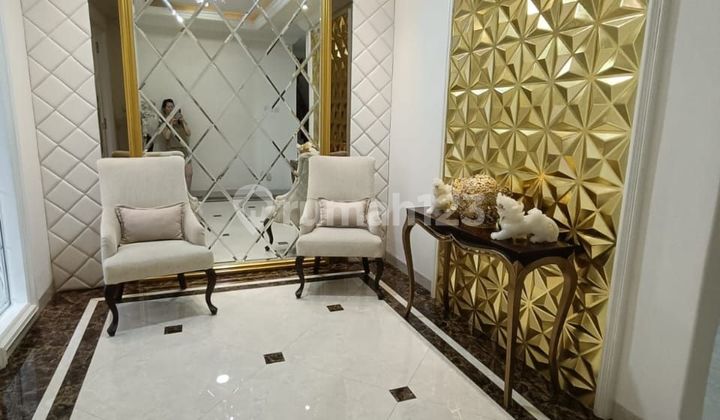 Dijual Rumah mewah full furnished di Golflake - Jakbar