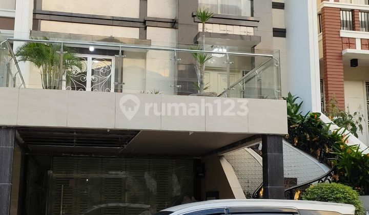 Dijual 10 M nego
Rumah mewah furnished di Golflake - Jakbar