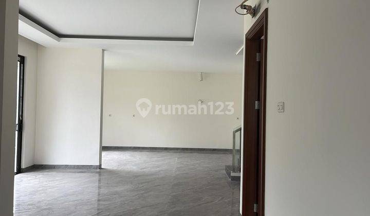 DIJUAL CEPAT..
Rumah baru Hoek 3 lantai di Citra 6, Tegal Alur, Jakarta Barat 2