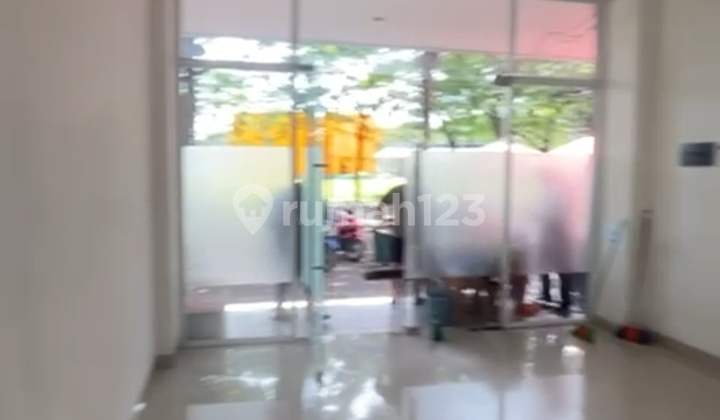 For Quick Rent 3-Story Shop House in Citra Garden 8, Kalideres, West Jakarta.