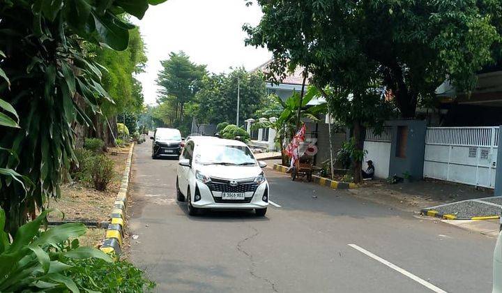 Rumah murah 2 lantai di intercon Taman Kebon Jeruk 2