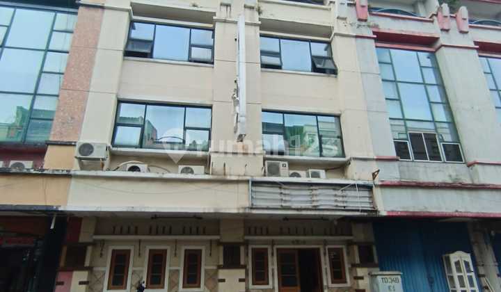 Dijual Murah Jarang Ada Ruko Gandeng 3 Lantai di Komplek Duta Mas