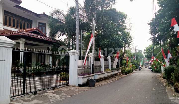 For Sale Cheap 2-Story House in Kebayoran Baru Area For Sale Cheap 2-Story House in Kebayoran Baru Area