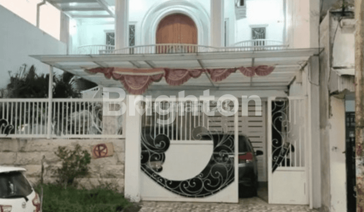 RUMAH 2 LANTAI FURNISHED DENGAN KOLAM RENANG LOKASI PUSAT KOTA SURABAYA 1