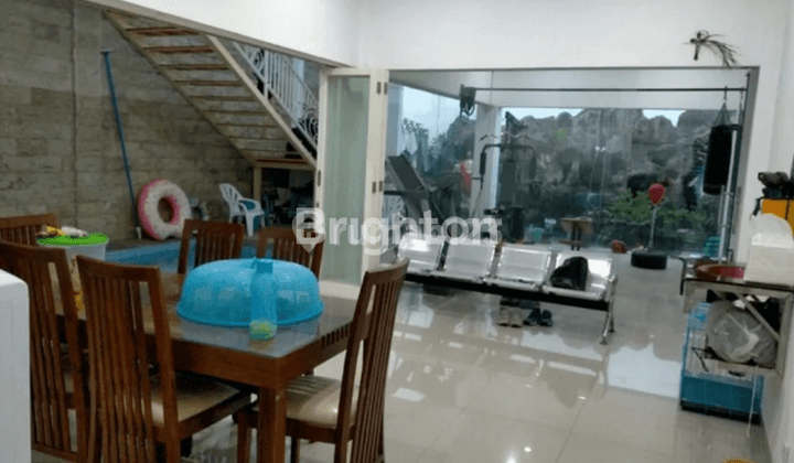 RUMAH 2 LANTAI FURNISHED DENGAN KOLAM RENANG LOKASI PUSAT KOTA SURABAYA 2