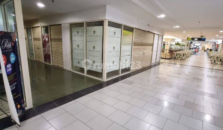 Stand di Pakuwon Trade Center Supermalll 1