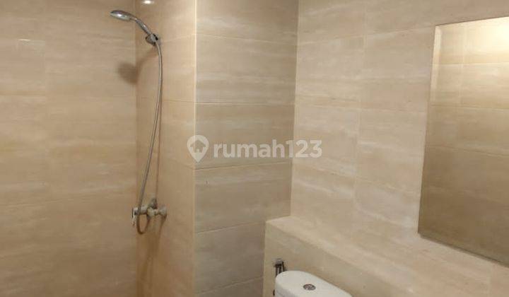 Apartemen Dekat Binus Springwood 2 Kamar Tidur Semi Furnished
