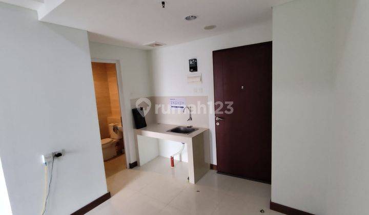 Apartemen Dekat Binus Springwood 2 Kamar Tidur Semi Furnished