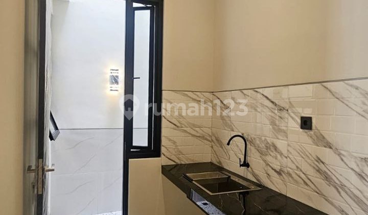 Ema406 Dijual Rumah Minimalis Siap Huni Dekat Merr di Araya Galaxy Bumi Permai