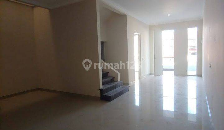 Vg 158 Rumah 3 Lantai Bagus Unfurnished SHM di Pakuwon City , Surabaya  2