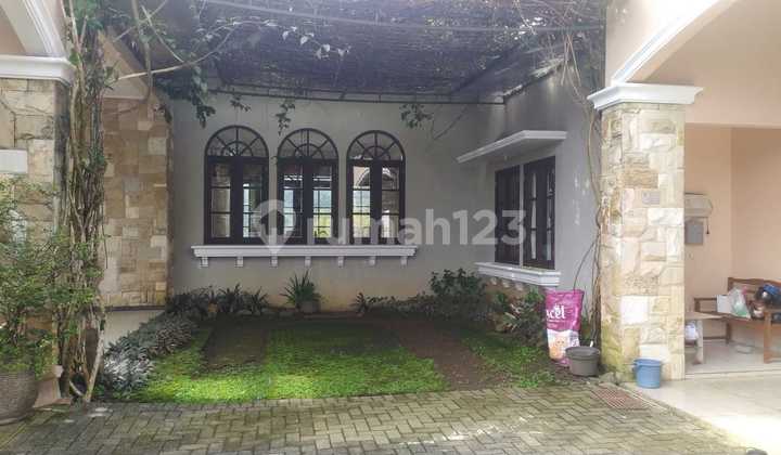 EMA342 Dijual Villa Klasik Besar Murah Strategis di Prigen 