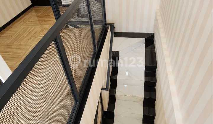 Ca956 Dijual Rumah Baru Minimalis Cakep Strategis SHM di Baruk Surabaya