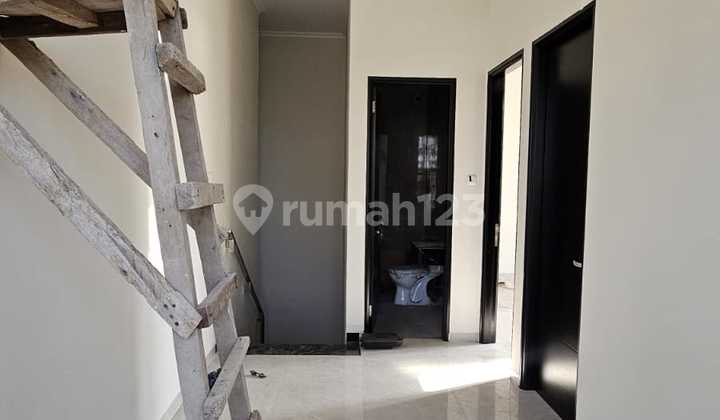 Ema411 Dijual Rumah Baru Hook Siap Huni Dekat Pusat Perbelanjaan SHM di Sutorejo Prima 2