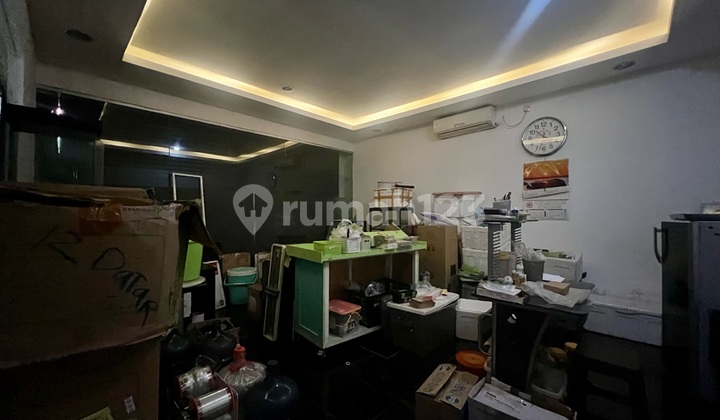 Dukuh Kupang Main Road