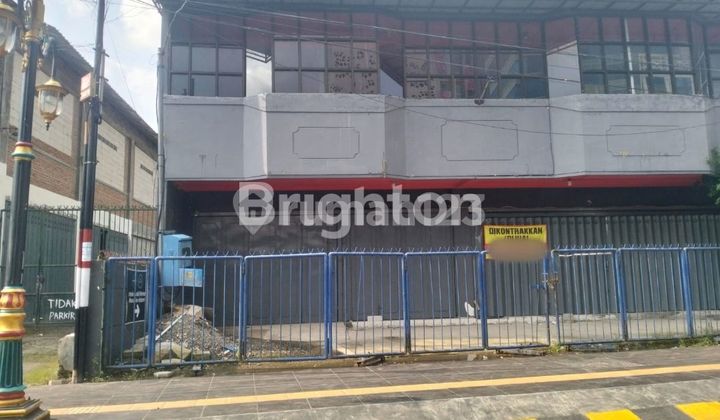 mayjend Sungkono depan Aston hotel