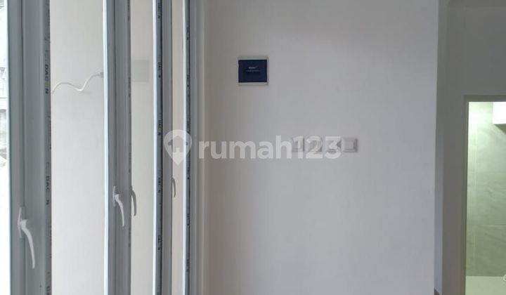Di  rumah  BekasiJatiasih ready siap huni bebas banjir dekat stasiun, pintu toll- sekolah dan pusat perbelanjaan
