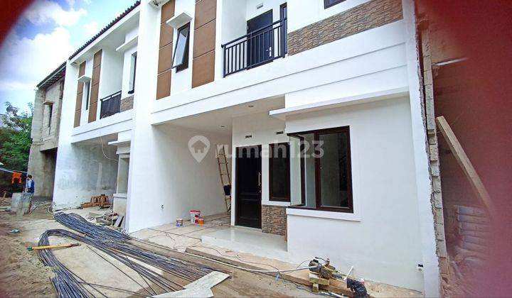 Di jual rumah 2 lantai Cijantung,Cibubur,Cilangkap,Jakarta timur,ready free dp,surat" dekat MRT,LRT,Stasiun kereta,Pintu toll,halte busway,sekolah,rumah sakit, 1