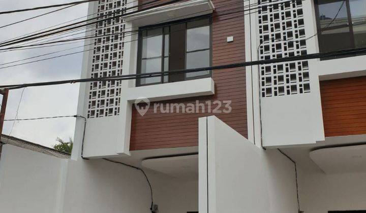 Di jual rumah 2 lantai menteng,Cikini,Cempaka putih,Jakarta pusat,ready,free dp,surat" tanpa riba dekat MRT,LRT,Stasiun kereta,Pintu toll,halte busway,Sekolah,Mall, 1