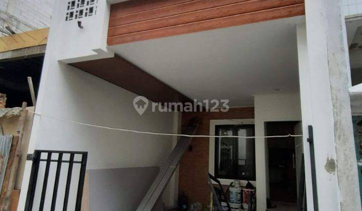 Di jual rumah 2 lantai menteng,Cikini,Cempaka putih,Jakarta pusat,ready,free dp,surat" tanpa riba dekat MRT,LRT,Stasiun kereta,Pintu toll,halte busway,Sekolah,Mall, 2