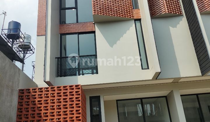 Di jual rumah 2 lantai BSD,bintaro,Alam sutera,Serpong,Ciputat,tanggerang selatan, jaksel, free dp,all in ready,bebas,dekat MRT,LRT,Stasiun Kereta,Pintu toll,Halte busway,Mall,Universitas,sekolah,Rumah sakit,Pasar modern,sekolah Islamic