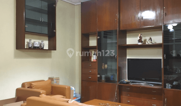 Rumah 2 Lantai Fullfurnish komplek Tomang, Jakarta Barat 2