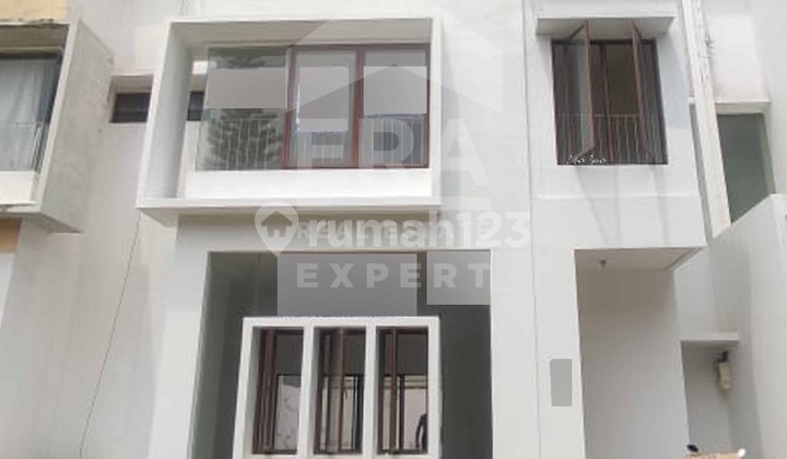 Dijual Cepat Rumah 2 Lantai Cluster Terdepan JGC, Selangkah Ke Aeon Mall, Sudah SHM