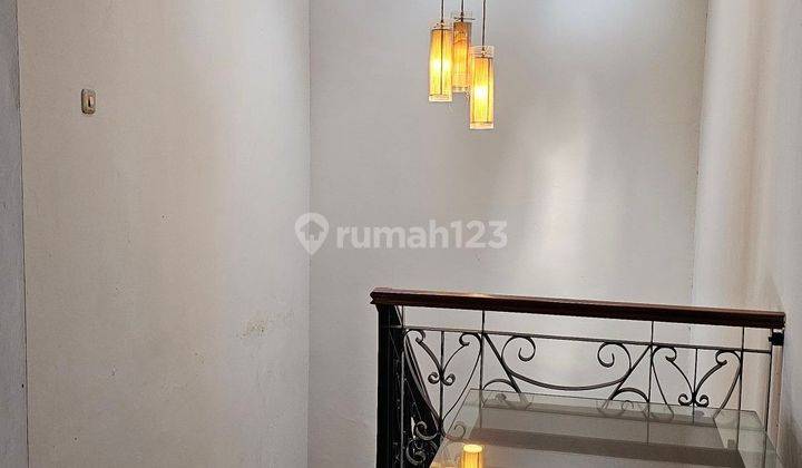 Tanjung Barat Indah Dijual Rumah 2 Lantai 2