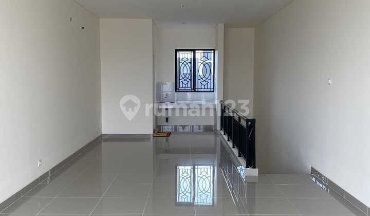 3-Storey Shop House Hampton Avenue. Near Black Owl Hampton Mall Ready to Use 2