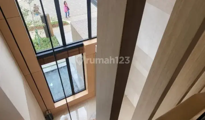 RUmah Navaark lebar 12, jarang ada Layton rumah 3 lantai ada lift 2