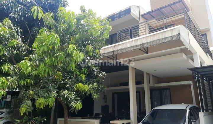 Rumah Cantik 2 lantai di Graha raya Tangsel, Hanya 5 Menit ke Pintu Tol, dekat ke Alam Sutera 1