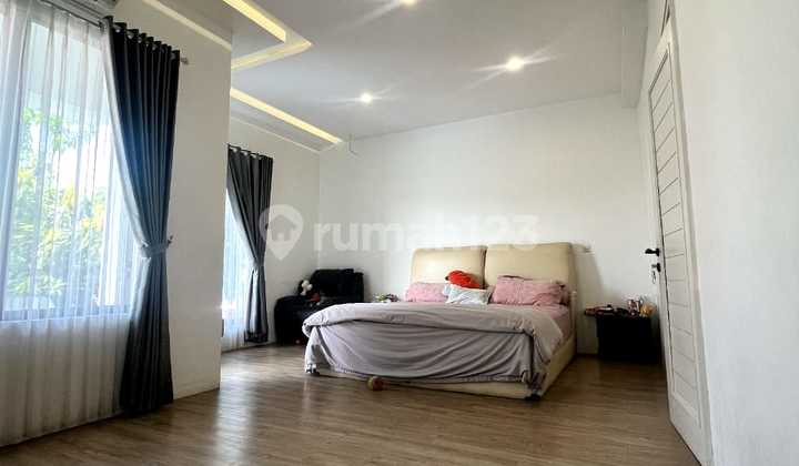 Rare Find Feronia Silk House 5 Minutes to Living World and Flavor Bliss. Close to Ikea Alam Sutera.