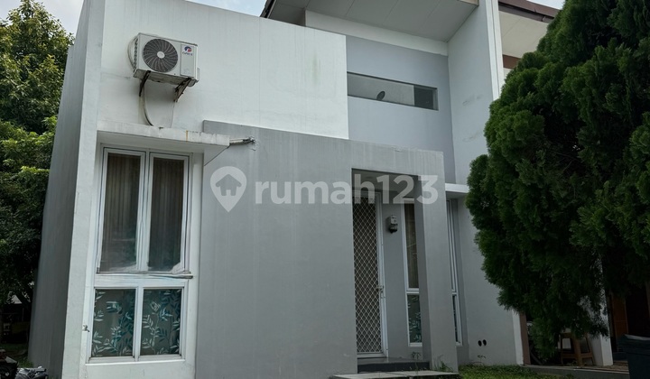 The Icon House BSD. 5 Minutes to Aeon Mall and Cisauk Station. Close to BSD Toll Access.